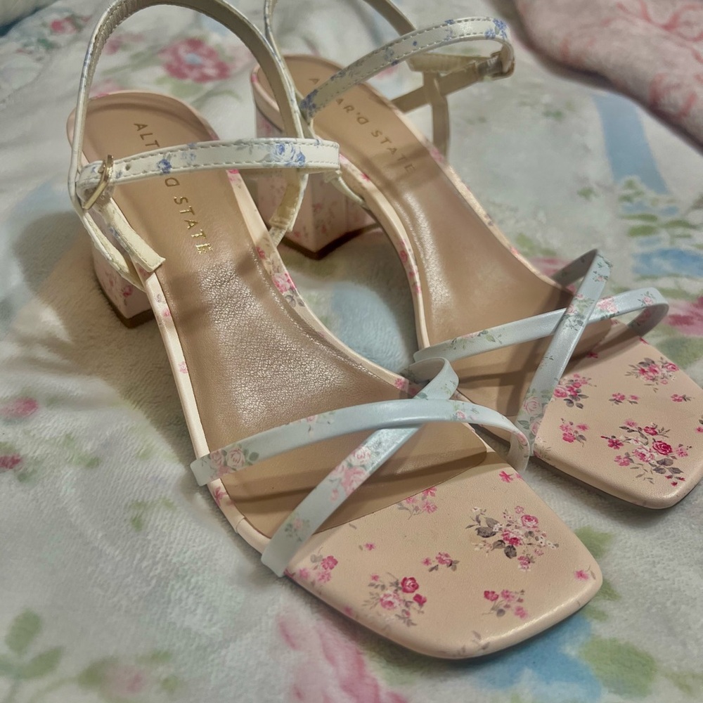Altar’d State Women's Floral Strappy heels 
#ShabbyChic #Arula #LoveShackFancy